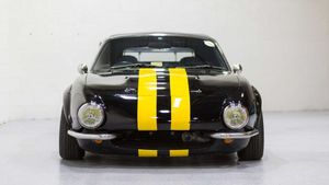 Pit Crew Racing Miata Is Quintessence Of Sports Car Aesthetic