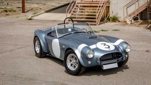 Buy This 1964 Shelby Cobra Bondurant, Get A Free Track Day
