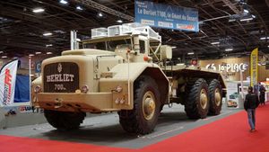 Berliet T100: The Giant Of Rétromobile