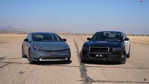 Toyota Prius Prime Outperforms Dodge Charger in Unique Drag Race