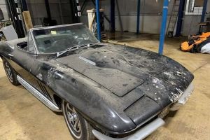 Abandoned 1966 Corvette C2 Stingray Sells for Over $82K