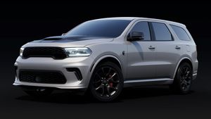 Dodge Celebrates 20 Years of Hemi Power with the 2025 Durango SRT Hellcat Silver Bullet