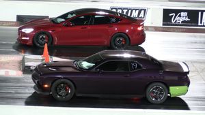Tesla Model S Plaid Obliterates Dodge Challenger R/T in Quarter-Mile Drag Showdown