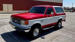 Classic 1991 Ford Bronco XLT Offers Rugged Style with V8 Power and Removable Top