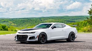 Delivery-Mileage 2023 Camaro ZL1 1LE Heads to Monterey Auction Without Reserve