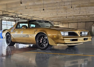 Modern Power Meets Classic Gold: 1978 Pontiac Trans Am Y88 Restomod