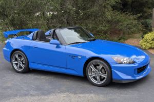Ultra-Low-Mileage 2009 Honda S2000 CR Draws Strong Bidding as Rare Apex Blue Example