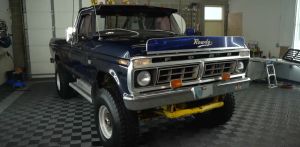 Forgotten for 18 Years, a 1976 Ford F-250 Highboy Roars Back to Life