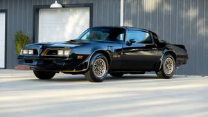 Restored 1977 Pontiac Trans Am SE Channels Bandit Era Ahead of Kissimmee Sale