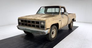Barn-Find 1982 GMC Sierra 2500 Pickup Surfaces as Budget Restoration Project