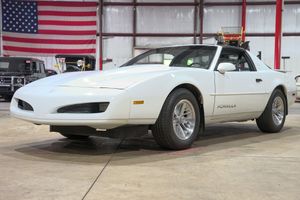 1991 Pontiac Firebird Formula Highlights Enduring Appeal of Third-Generation Muscle Cars