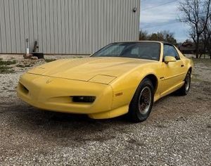 Well-Preserved 1992 Pontiac Firebird Emerges With Documented History and Low Mileage