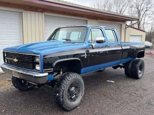Modified 1988 Chevrolet V3500 Blends Classic Truck Design with Modern Diesel Power