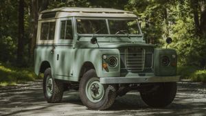 Restored 1976 Land Rover Series III Santana 88 Heads to Market in Greenwich