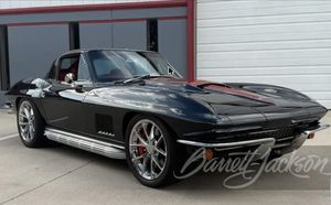 Restomod 1967 Corvette Hides 600HP LS3 Under That Split-Window Style
