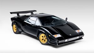 $700,000 Restoration, 455 HP: This Carbureted 1985 Lamborghini Countach Heads to Monterey