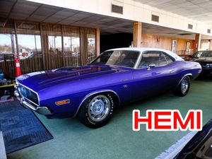 This Plum Crazy 1970 Dodge Challenger R/T SE Is a Frame-Off Hemi Heavyweight Headed to Auction
