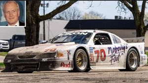 Paul Newman's Daytona-Winning 1995 Ford Mustang Cobra Is Heading to Mecum