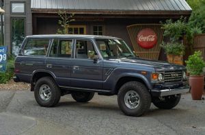 This Lifted 1985 Toyota Land Cruiser FJ60 Is Bidding Past $10K on Cars & Bids