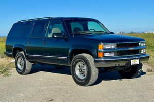 Big-Block 1996 Chevrolet Suburban K2500 LT 4x4 Is a Three-Row Tow Rig on Bring a Trailer