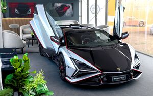 An Electric Rolls-Royce and a New Hypercar Headline Salon Privé's Opening at Blenheim Palace