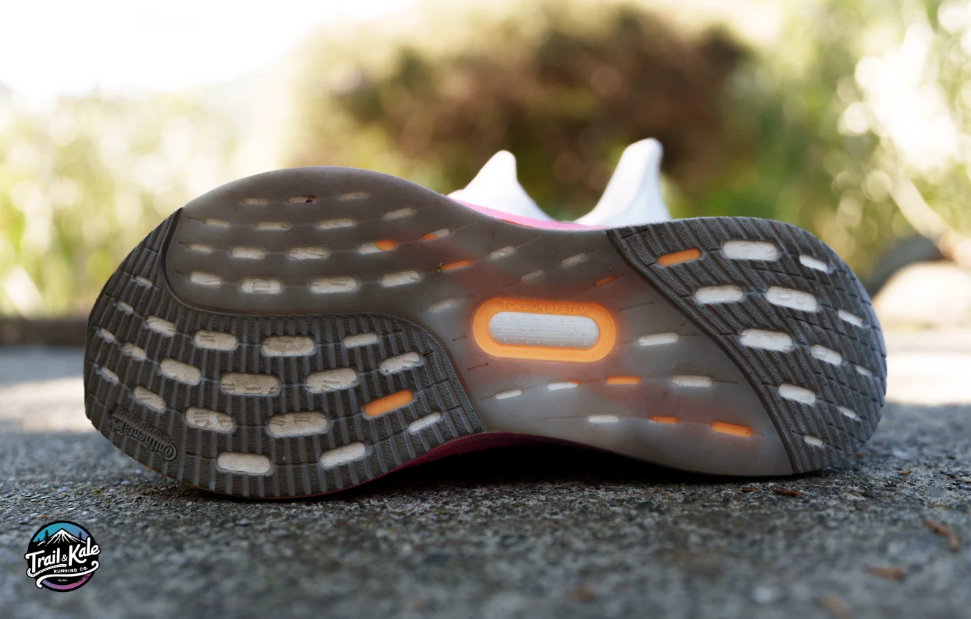 The Torsion System, visible from the outsole as an ‘X’ embedded into the midsole, adds to the shoe’s stability
