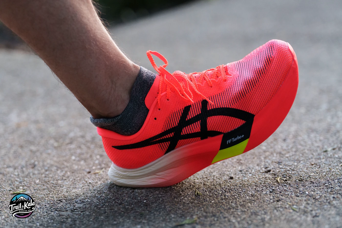 Dynamic FF Turbo Plus foam midsole paired with a carbon fiber plate