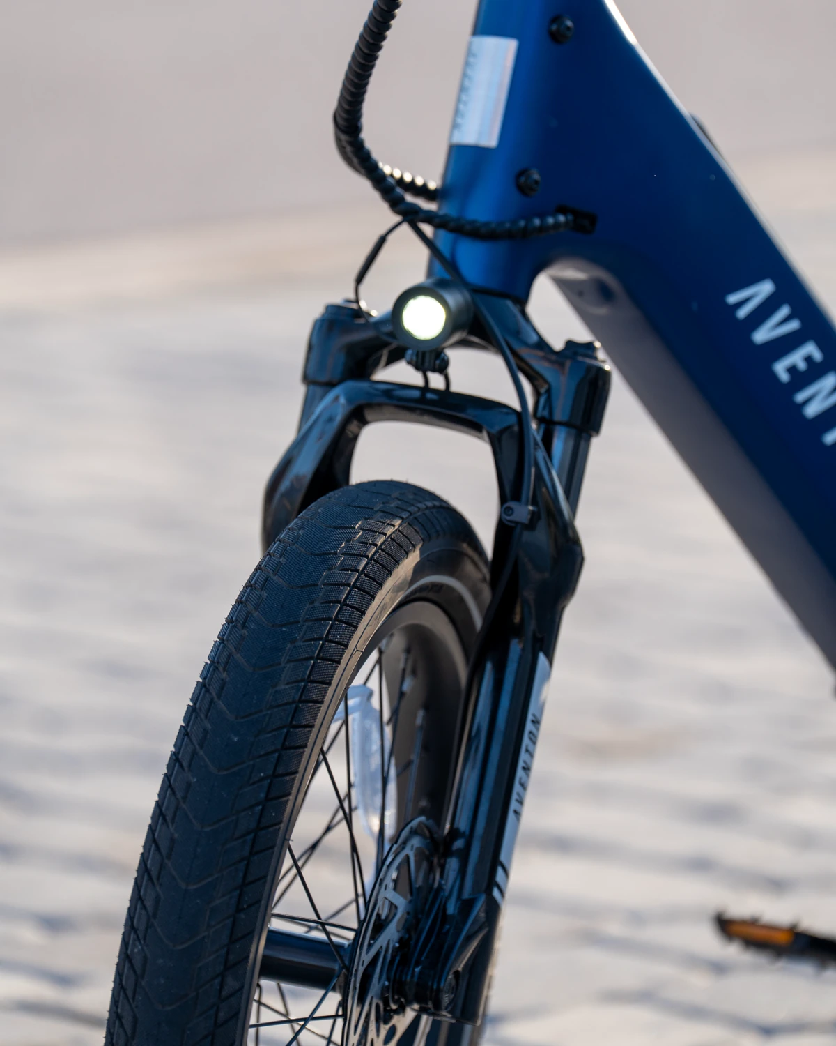 Aventon Abound SR Ebike front suspension forks and light