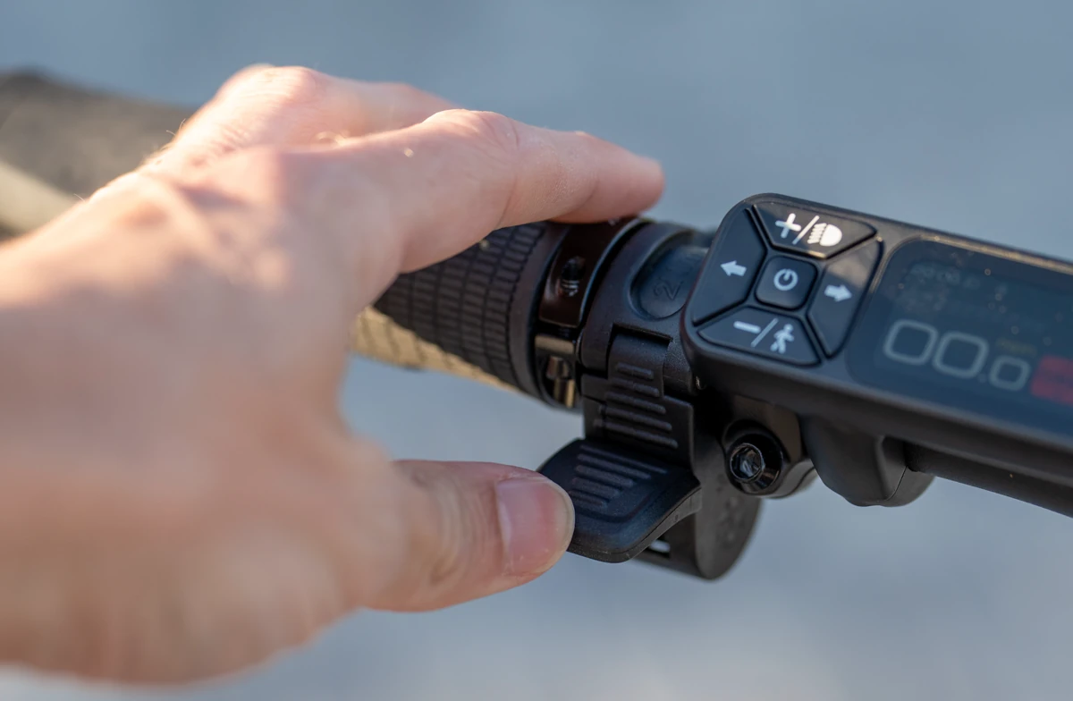 Aventon Abound SR Ebike throttle gets you 20MPH