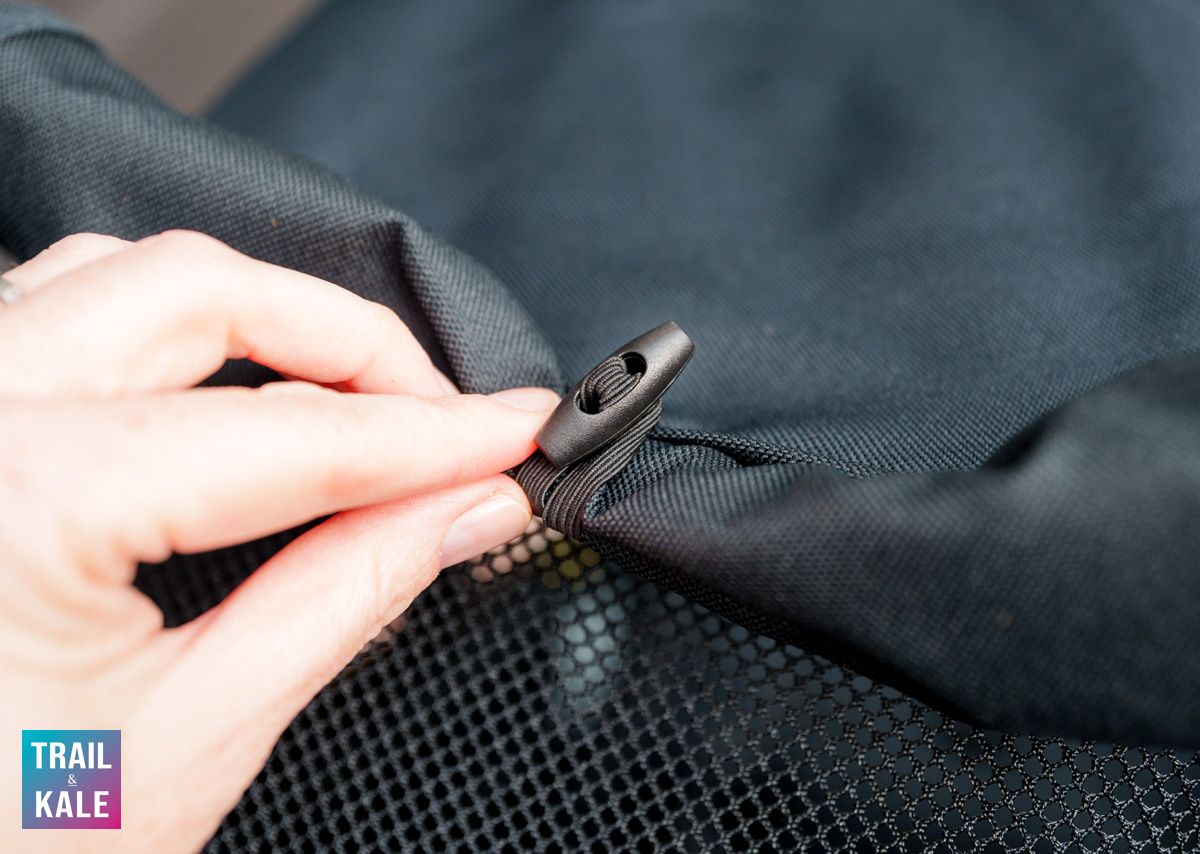 I appreciate small details like this toggle to hold the mesh window open