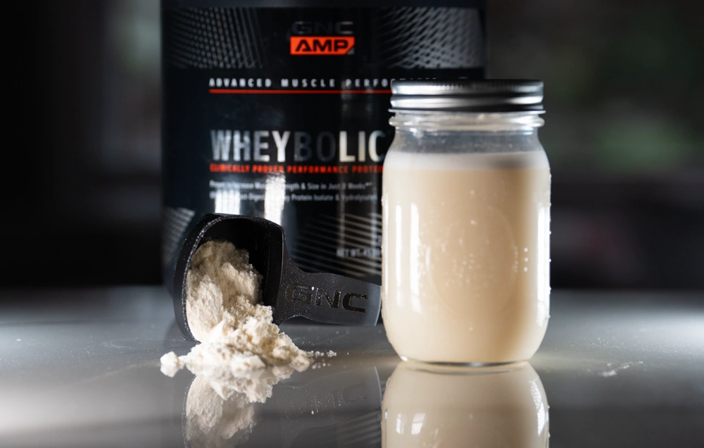 GNC AMP Wheybolic protein powder