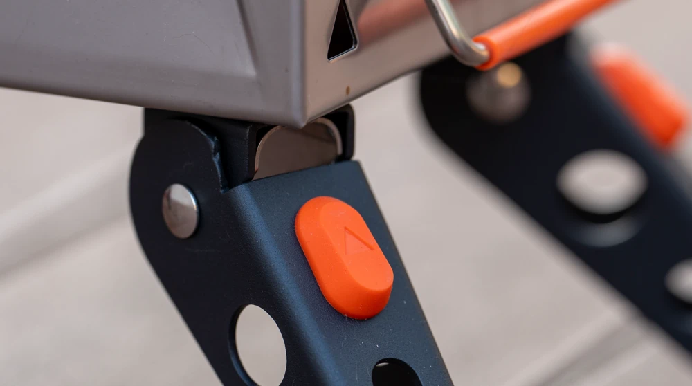 Ignik Firecan fold-out legs