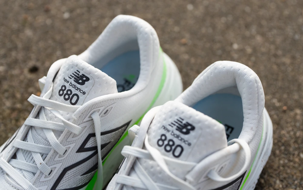 New Balance 880 v15 gusseted tongue and padded collars / heel counter