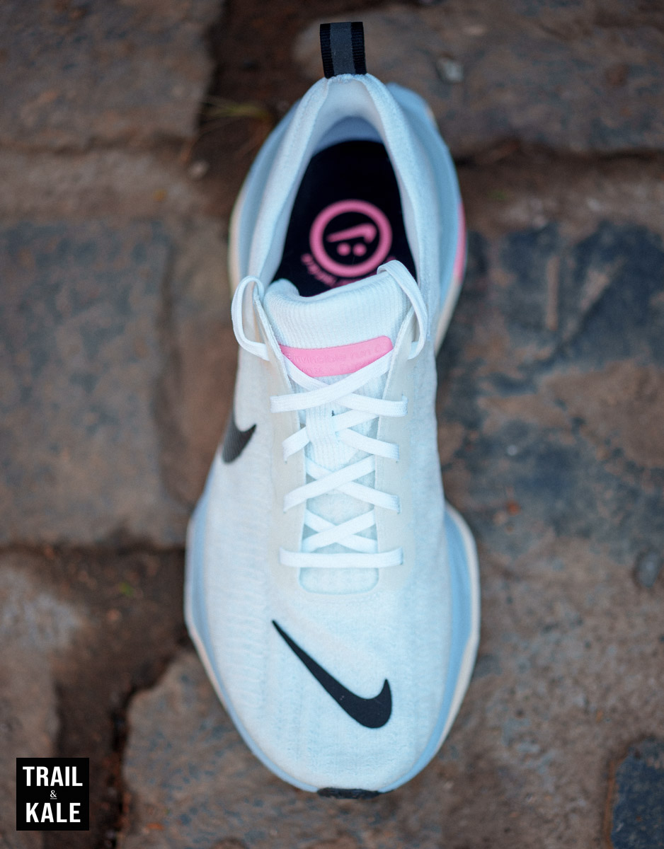 Here you can see the wide midsole protrude out from the upper - this gives these cushioned shoes excellent stability.