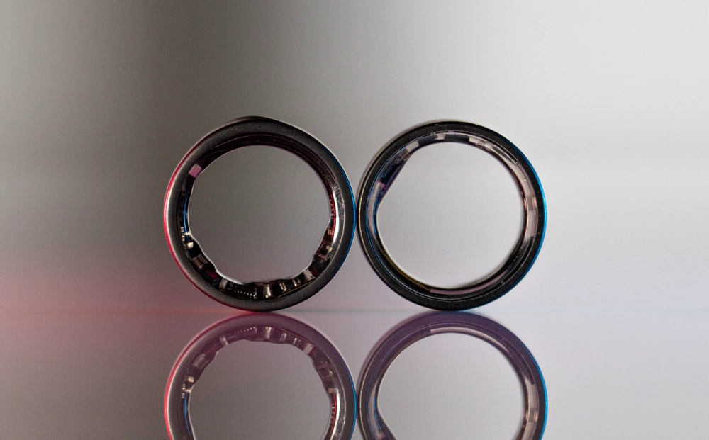 Noise Luna Ring (left), Ultrahuman Ring Air (right)