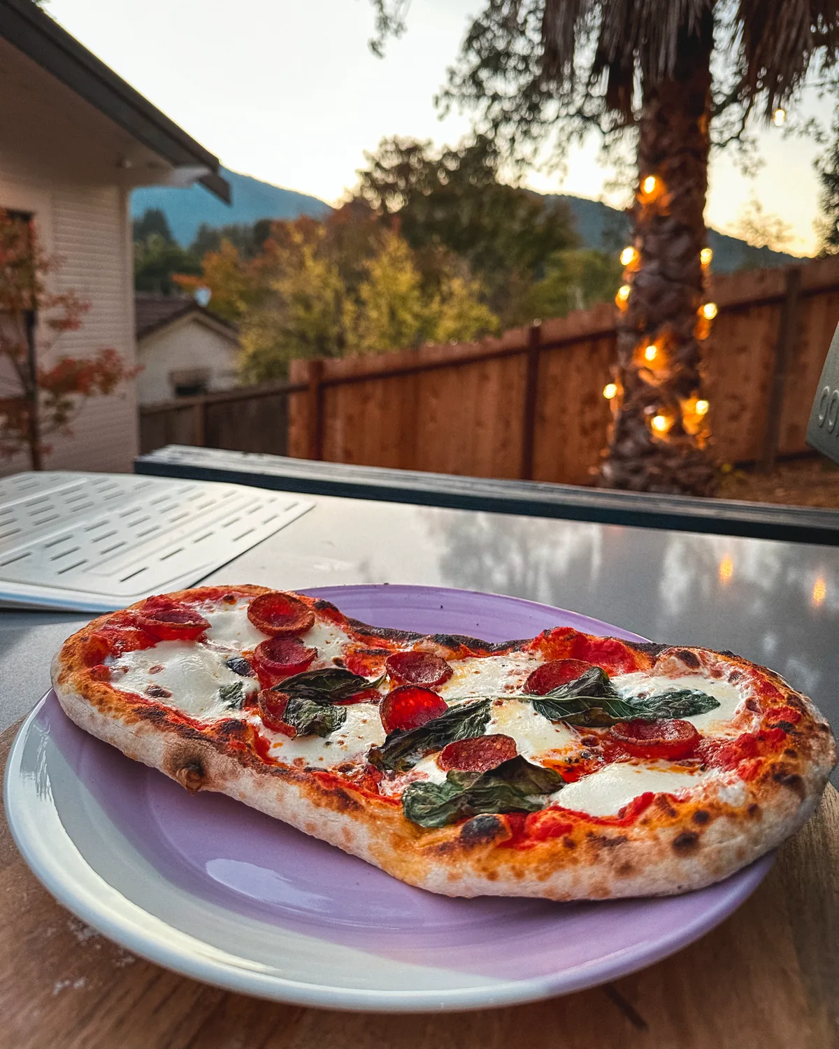 A homemade pizza that’s artisan-style and certainly restaurant-quality pizza. If pictures could portray how this delicious pizza tasted… mmmmmm!