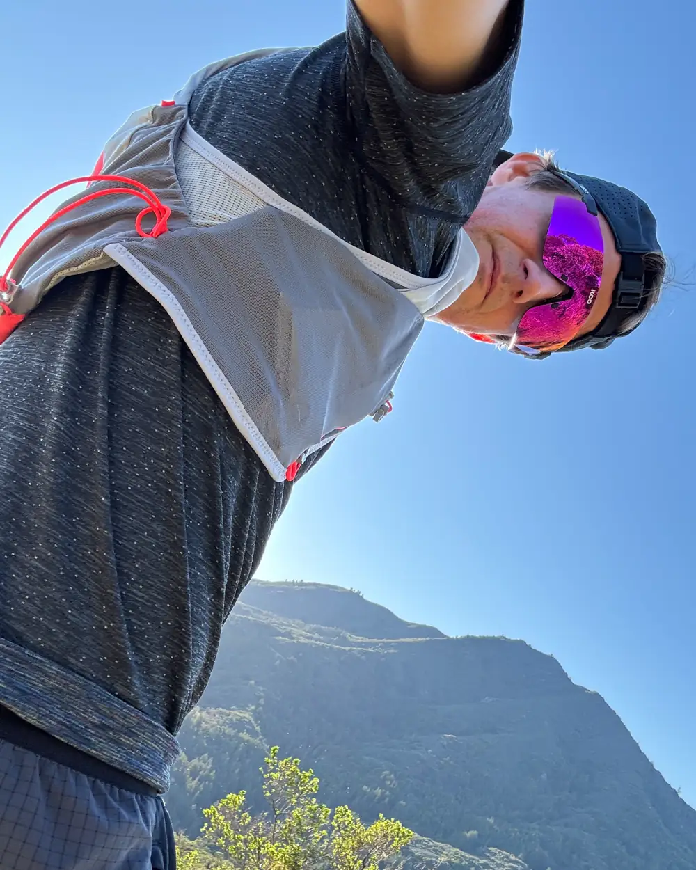 Salomon ADV SKIN 5 Hydration Pack side pockets are easy to access