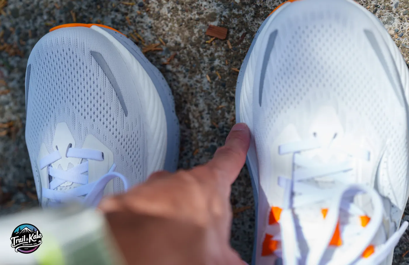 The wide platform at both the forefoot and heel contributes to this balanced feel