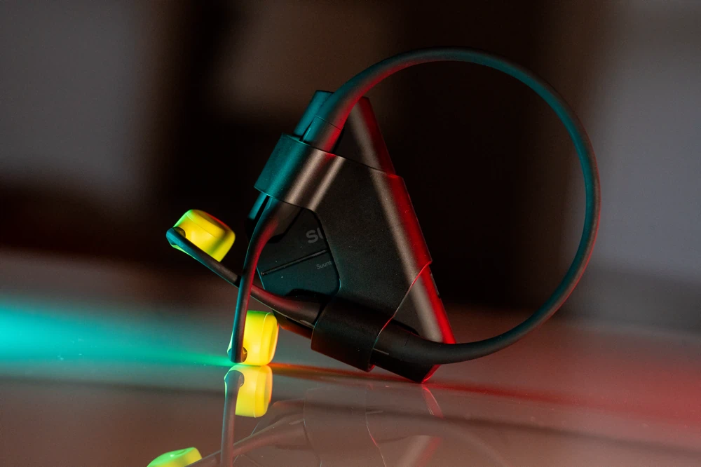 a clip of sorts that holds the headphones attached to the power bank