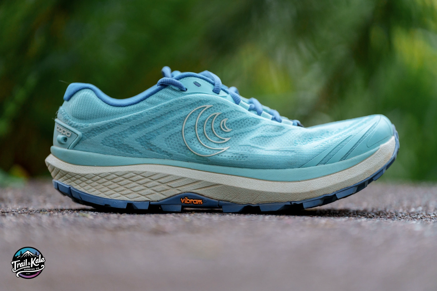 Side view of these zero-drop Topo trail runners, the Pursuit 2