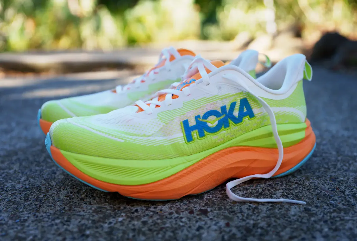 HOKA SKY FLOW ランニングシューズ ホワイト/オレンジ/グリーン HOKA Skyflow Review: This $160 Daily Trainer Hit Near Perfect Scores!