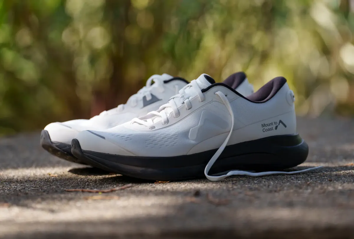 NEW MOUNT TO COAST men\'s p1 stability shoes in white/black Mount to Coast | P1 | Men main image 2