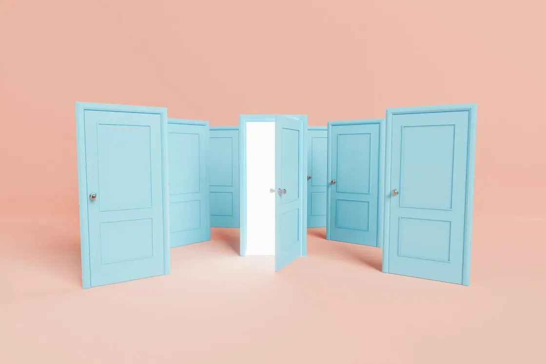 Multiple doors representing candidate choice and the challenge of distinctive employer branding.