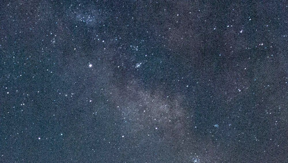 A zoomed in example of the amount of noise in an ISO 6400 image.