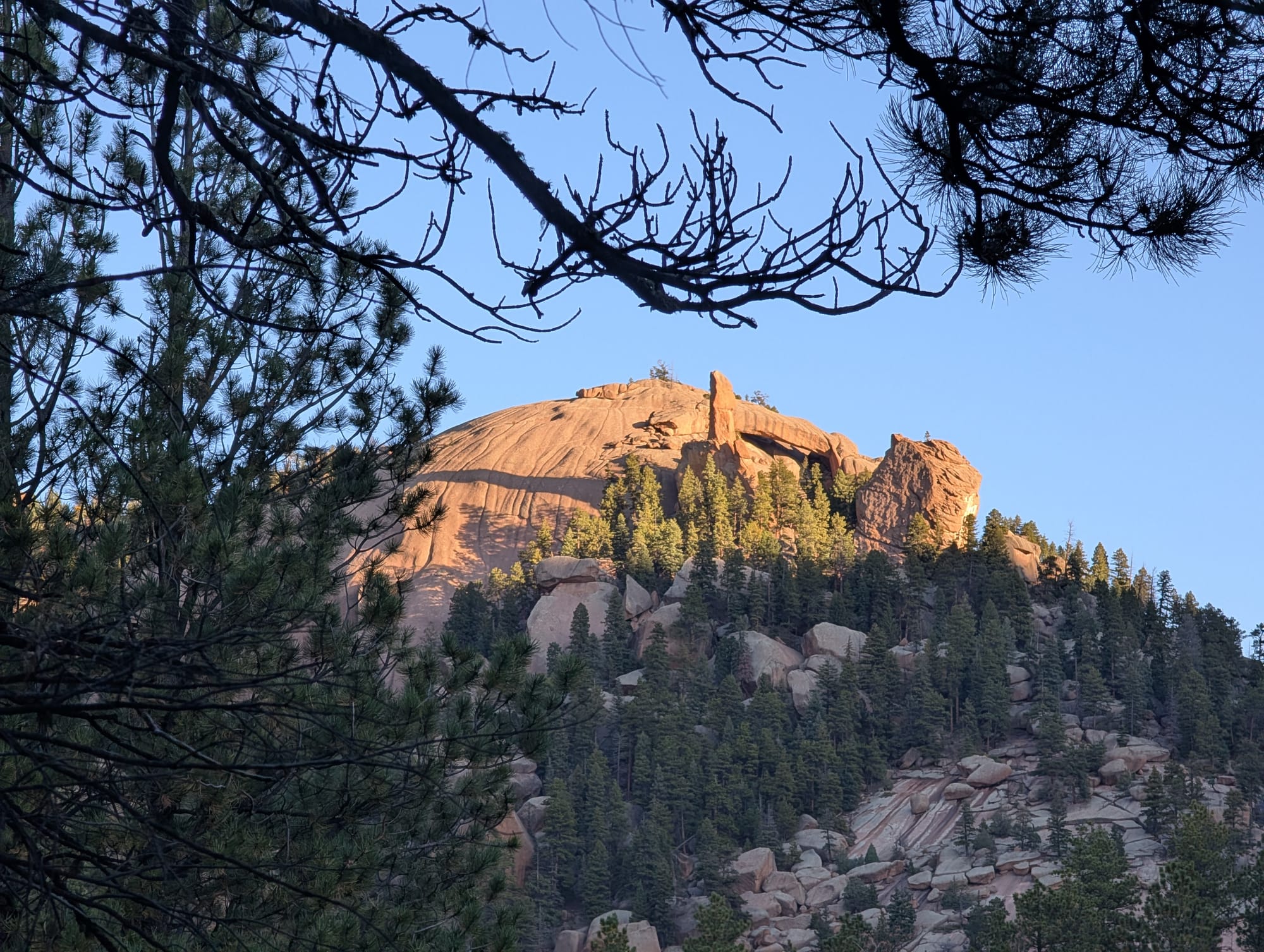 The first view of Harmonica Arch. 