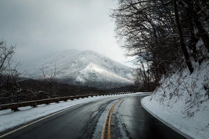 A very snowy day on Newfound Gap Road in the Great Smoky Mountains National Park.