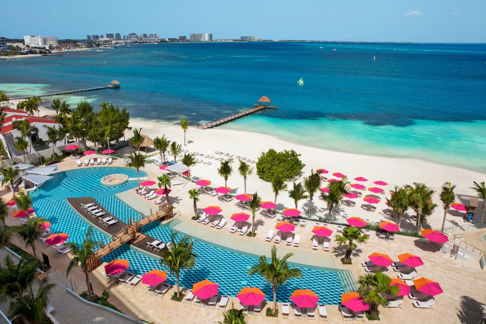 The energy pool at the Breathless Cancun Soul Resort & Spa.