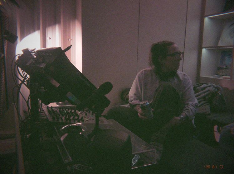 In the booth: MAÏS