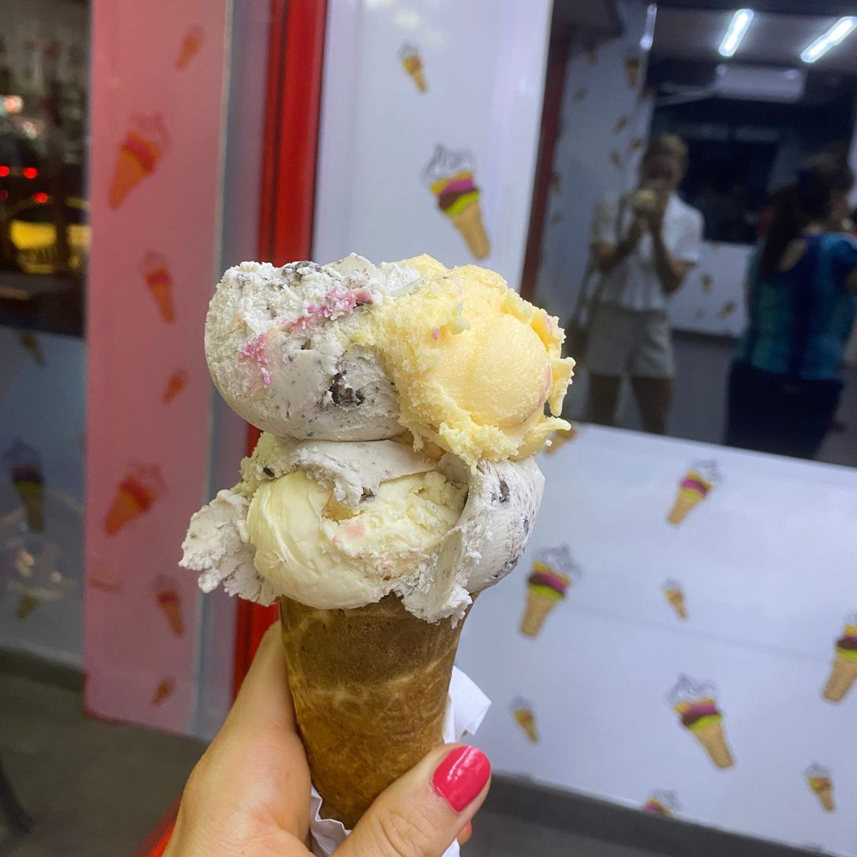 Solo ice-cream or ice-cream for two?