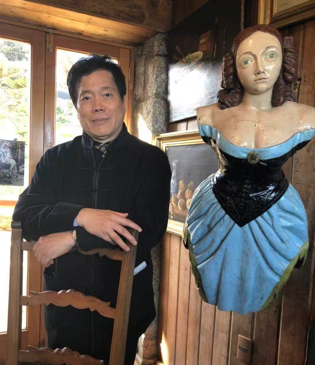 Estatua de bronce de Neruda - Zhao Lihong / 赵丽宏